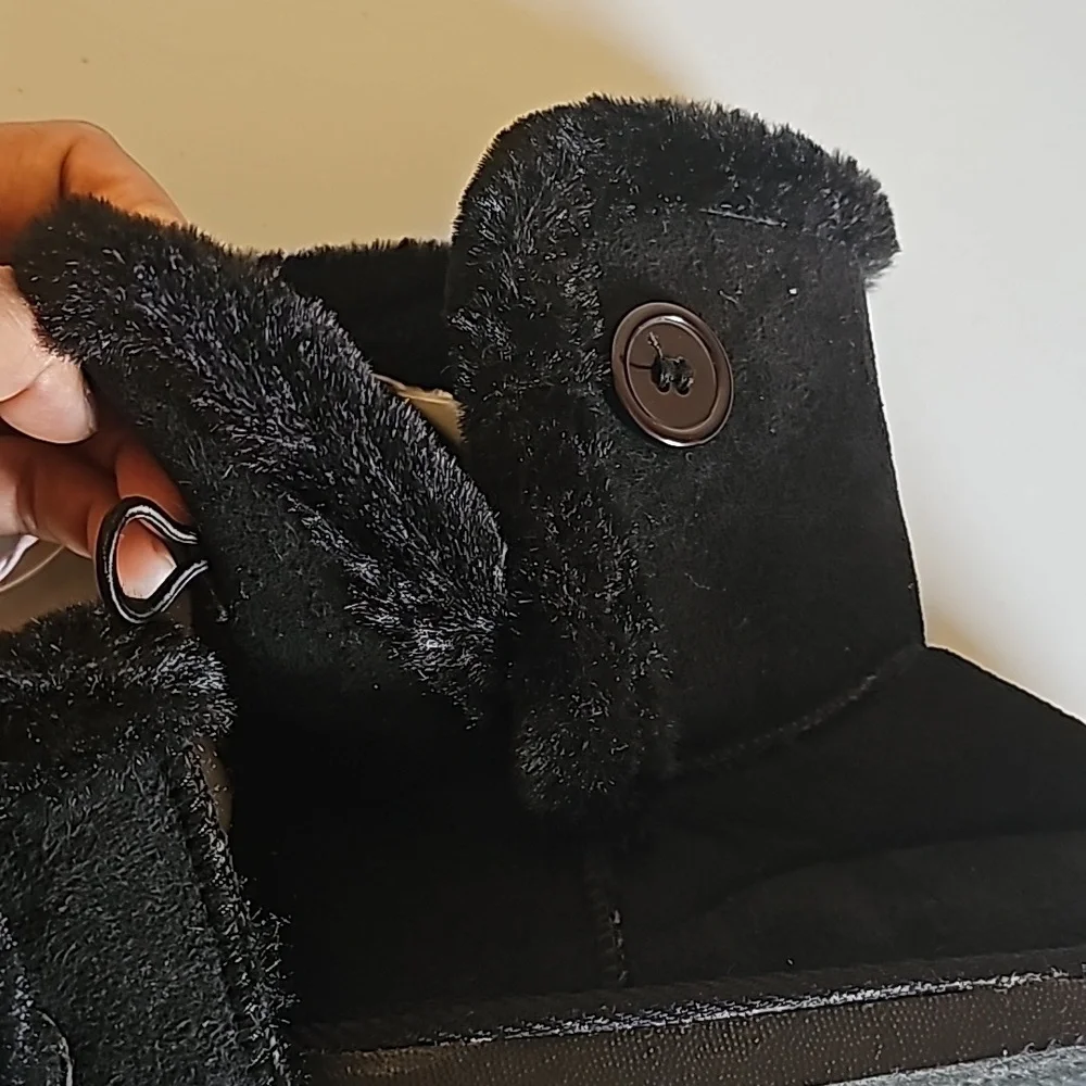 US‎ Sports Girl's Black, faux fur lined, Suede Boots Size 2